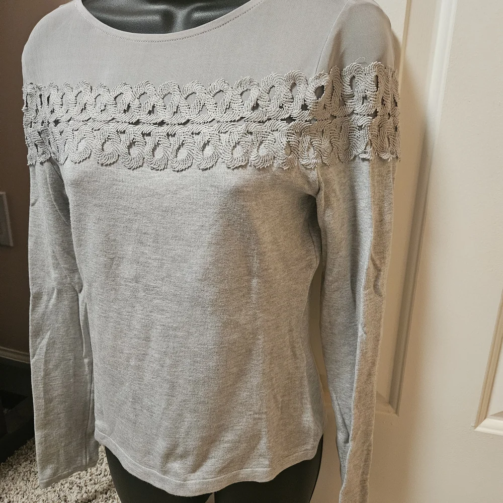 VENUS Light Gray Lace Accent Long Sleeve Top